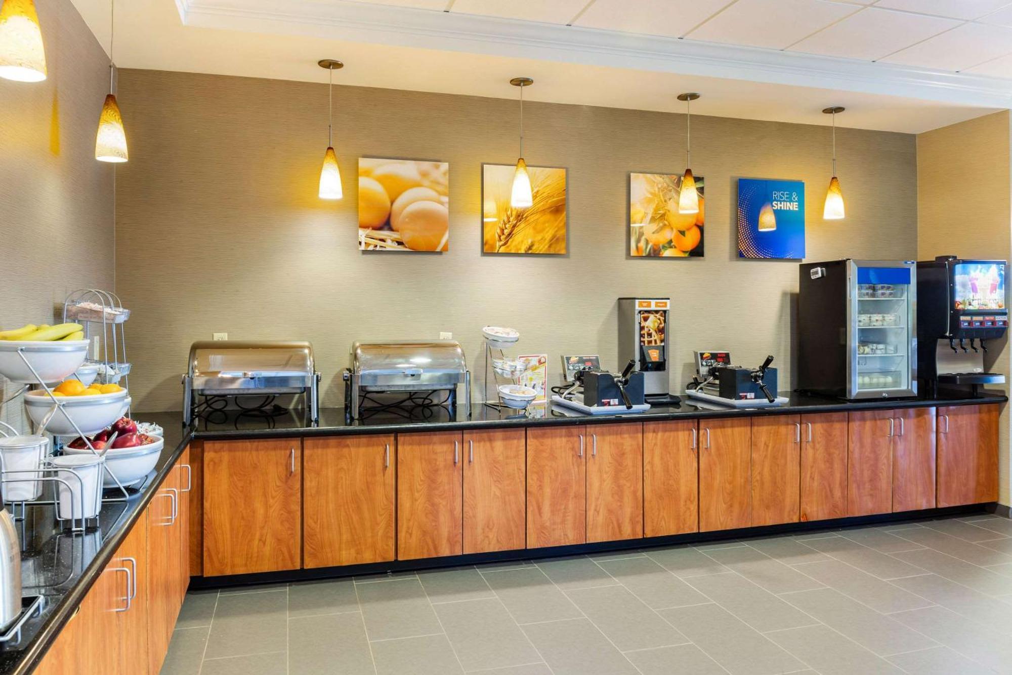 Comfort Suites Lancaster Amish Country Smoketown  Экстерьер фото