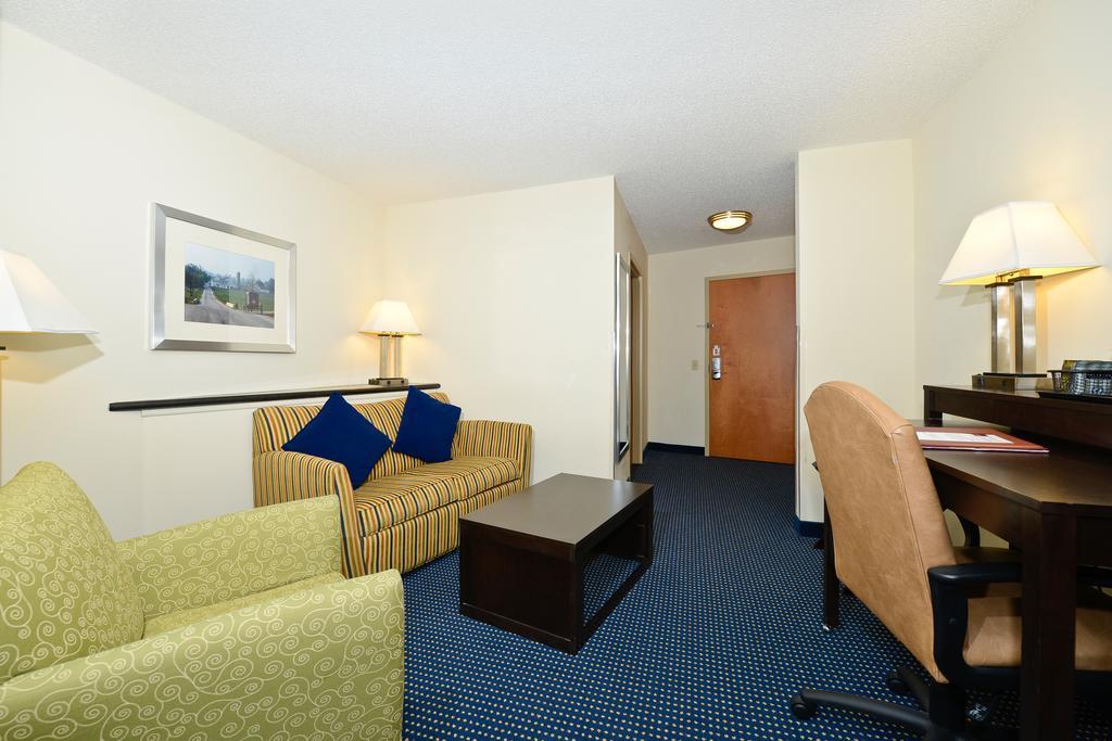 Comfort Suites Lancaster Amish Country Smoketown  Экстерьер фото
